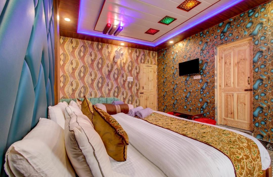 Hotel Royal Hameed Srinagar  Room photo